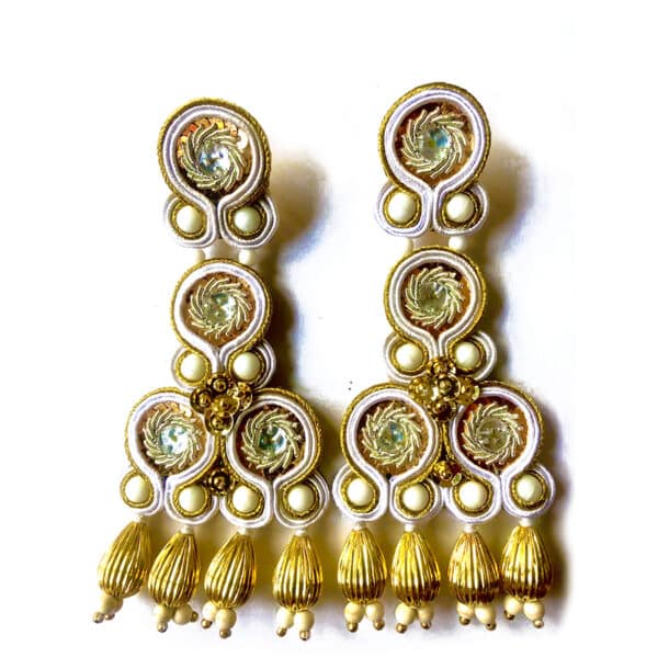 Pendientes con piedras semipreciosas y canutillos de oro